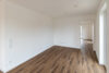 Erstbezug in hochwertiger Wohnung mit Balkon und Bergblick - Neue Einbauküche inklusive - Wohnbereich