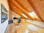 Gut geschnittene Balkonwohnung mit Garten, Carport und Stellplatz. Eigentümerbewohnt. Bestzustand. - Büro-Kinderzimmer