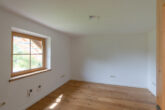 Gemütliche Erdgeschosswohnung mit großem Garten und Garage in schönem Zweiparteienhaus - Kinderzimmer/Büro
