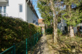 Gut vermietete Gartenwohnung mit Tiefgarage in ruhiger Haarer Wohnlage zu verkaufen EG + Souterrain - Zuweg zum Haus