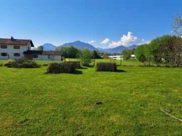 Sofort bebaubar mit EFH, Blick in die Berge verkehrsgünstig Nähe A93 und A8, auch teilbar für 2 EFH, 83064 Raubling / Reischenhart, Wohngrundstück