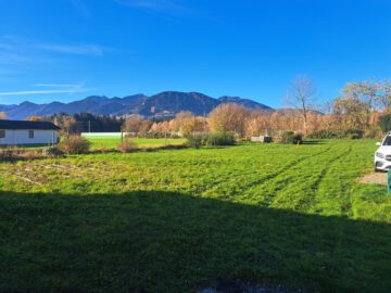 Sofort bebaubar mit EFH, Blick in die Berge verkehrsgünstig Nähe A93 und A8, auch teilbar für 1 DH., 83064 Raubling / Reischenhart, Wohngrundstück