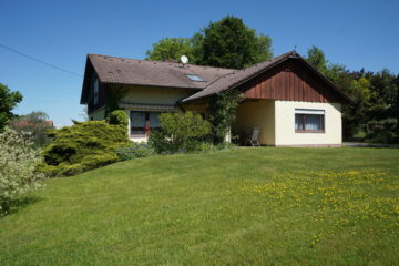 Nähe Wasserburg, ruhige Lage, großer Garten, für Familie mit Kindern ideal, Renovierung erforderlich, 83549 Eiselfing, Einfamilienhaus