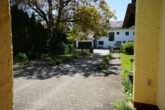Nähe Wasserburg, ruhige Lage, großer Garten, für Familie mit Kindern ideal, Renovierung erforderlich - große Stellplätze vor dem Haus