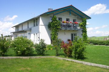 Wohlfühlen in einer sehr schönen Etagenwohnung mit sonnigem Südbalkon., 83543 Rott am Inn, Etagenwohnung