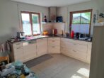 Neuwertige Erdgeschoßwohnung mit kleinem Garten und Garage, demnächst frei werdend in schöner Lage. - mit Einbauküche