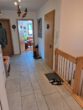 Neuwertige Erdgeschoßwohnung mit kleinem Garten und Garage, demnächst frei werdend in schöner Lage. - Diele