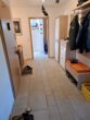 Neuwertige Erdgeschoßwohnung mit kleinem Garten und Garage, demnächst frei werdend in schöner Lage. - Diele