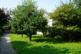 Gelegenheit für ein klein. Baugrundstück, Single- oder Pärchenhaus mit Garten und guter Verkehrsanb. - Bild