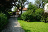 Gelegenheit für ein klein. Baugrundstück, Single- oder Pärchenhaus mit Garten und guter Verkehrsanb. - Zufahrt von der Bahnhofstraße