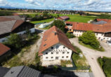 Leeres ehem.ldw Anwesen, Resthof mit einer Wohnung und genehm. Neubau von 3, Zwei-Zimmer Wohnungen. - von Osten