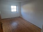 Leeres ehem.ldw Anwesen, Resthof mit einer Wohnung und genehm. Neubau von 3, Zwei-Zimmer Wohnungen. - Schlafzimmer