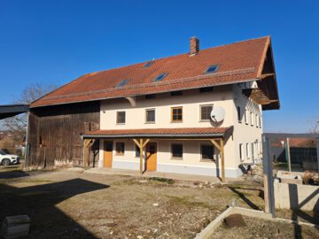 Leeres ehem.ldw Anwesen, Resthof mit einer Wohnung und genehm. Neubau von 3, Zwei-Zimmer Wohnungen., 83556 Griesstätt, Mehrfamilienhaus