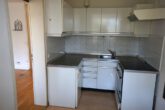 Appartement bereits leer stehend, Nähe S-Bahnhof, auch für Studenten oder Single, inkl.Tiefgaragenpl - kleine  Einbauküche mit Fenster