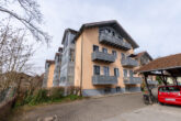 Ruhige und helle 1-Zimmer-Wohnung mit Terrasse und kleinem Garten - links im Souterrain