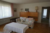 Terrassenwohnung in Zweifamilienhaus zu verkaufen, ruhige schöne Lage, bereits frei mit Gartenanteil - Wohnzimmer