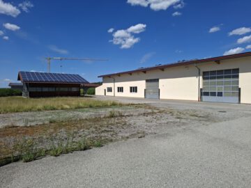 bereits frei, Top-Industriehalle für Produktion oder Lager Gewerbegebiet. Langfristig vermietbar, 83128 Halfing, Halle