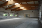 bereits frei, Top-Industriehalle für Produktion oder Lager Gewerbegebiet. Langfristig vermietbar - freitragende Halle