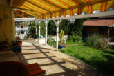 Reiheneckhaus in ruhiger Wohnlage mit Garage und kleinem Garten, kernsaniert 2008, sofort verfügbar. - mit Pergola