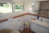 Reiheneckhaus in ruhiger Wohnlage mit Garage und kleinem Garten, kernsaniert 2008, sofort verfügbar. - Bad im OG
