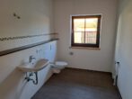 Gartenwohnung in 3 -Parteienhaus mit Außenstellplätzen langfristig zu vermieten. 2-Raumwohnung. - Bad mit Waschmaschinenanschluß