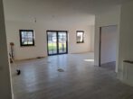 Gartenwohnung in 3 -Parteienhaus mit Außenstellplätzen langfristig zu vermieten. 2-Raumwohnung. - offene Küche