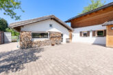 Ein Ort zum Ankommen – Natur, Freiheit und Lebensqualität auf höchstem Niveau - Haus mit Nebengebäude