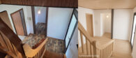 Schöne Dorflage mit Ausblick nach Süden, älteres Fertighaus mit Doppelgarage, bereits frei, gr.Grund - Treppe ins DG
