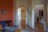 Gut gelegene Doppelhaushälfte, bereits frei in ruhiger Premiumlage, Nähe Rosenh. 30 Min.nach München - Schlafen mit begehb.Kleiderschrank