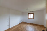 Gemütliche Wohnung im Obergeschoss mit großer Dachterrasse und Garten in schönem Zweiparteienhaus - Kinderzimmer/Büro