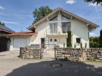 Vermietung einer Souterrain Wohnung mit neuer Einbauküche - in schönem Einfamilienhaus - Hauseingang