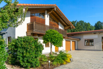 Wohnen und Arbeiten im Gewerbegebiet im schönen Chiemgau. Tophaus neuwertig mit vielseitiger Halle., 83569 Vogtareuth, Einfamilienhaus