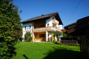 Freies Ein-zwei-drei Familienhaus zur Eigennutzung oder Vermietung, 1990 renoviert und gut in Schuß., 83137 Schonstett, Mehrfamilienhaus