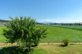 Volle Bergsicht mit gut gepflegtem Wohlfühlhaus, großzügig gestaltet in bester Wohnlage im Chiemgau. - mit Bergblick